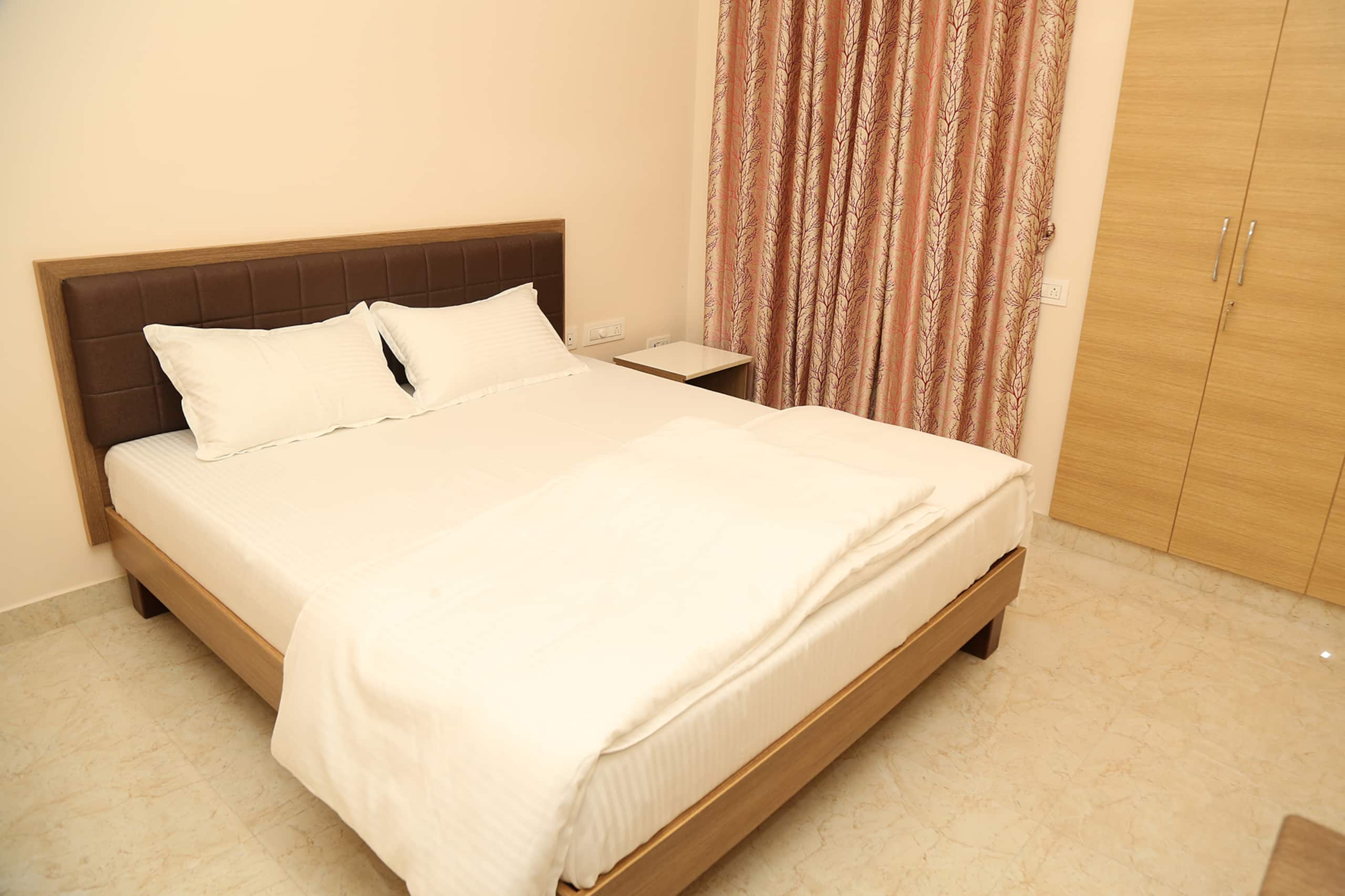 Lovely 1 BHK Apartment Relax in Open Sky Jacuzzi - Tap to explore photos