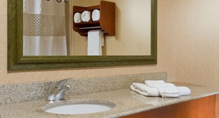 Hampton Inn Chicago-Tinley Park Room Type - 2 QNS ACCESSIBLE W TUB NS
