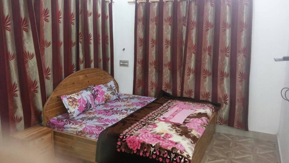 Hotel Golden View Srinagar - Tap to explore photos