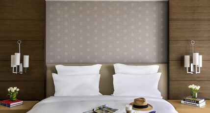 Pullman Doha West Bay Room Type - SUPERIOR EXECUTIVE ROOM, 1 King Size Bed, Lounge Access, Spacious Bathroom and Workstation Pullman Doha West Bay Room Type - SUPERIOR EXECUTIVE ROOM, 1 King Size Bed, Lounge Access, Spacious Bathroom and Workstation