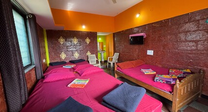 DANDELI NAKADI HOMESTAY Room Type - Bedroom 8