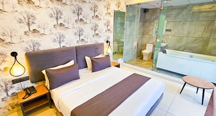 Hotel Nova Bizz Room Type - BIZZ JR. SUITE WITH JACUZZI BATH TUB