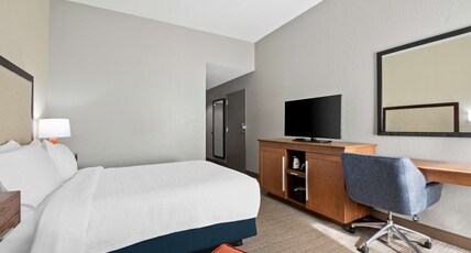 HAMPTON INN DEBARY DELTONA Room Type - 1 QN MOB HEAR ACC TUB NS
