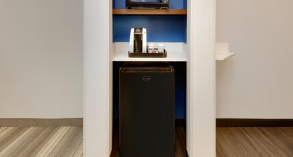 Holiday Inn Express & Suites Denton UNT- Twu Room Type - 2 Queen Beds Standard Comm Access Tub