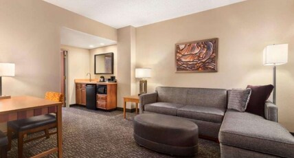 Embassy Suites by Hilton Northwest Arkansas Room Type - 2 DBL SUITE ACC RI SHOWER
