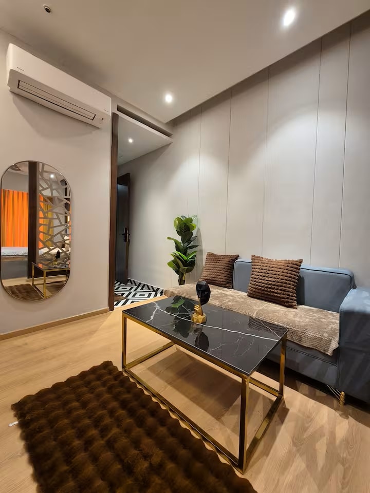 The Opulent By Aura Studios 12th Floor City View - Tap to explore photos