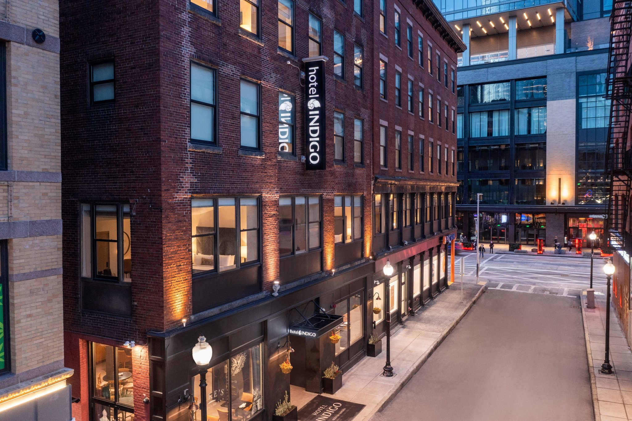 Hotel Indigo BOSTON GARDEN - Tap to explore photos