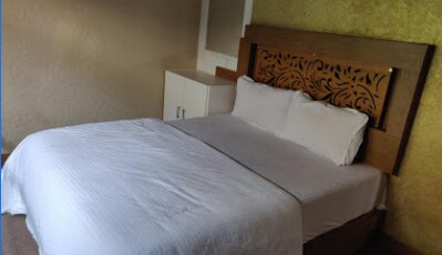 Meridien House Boat Room Type - 1 Bed Room Premium Houseboat (Independent Houseboat) Meridien House Boat Room Type - 1 Bed Room Premium Houseboat (Independent Houseboat)