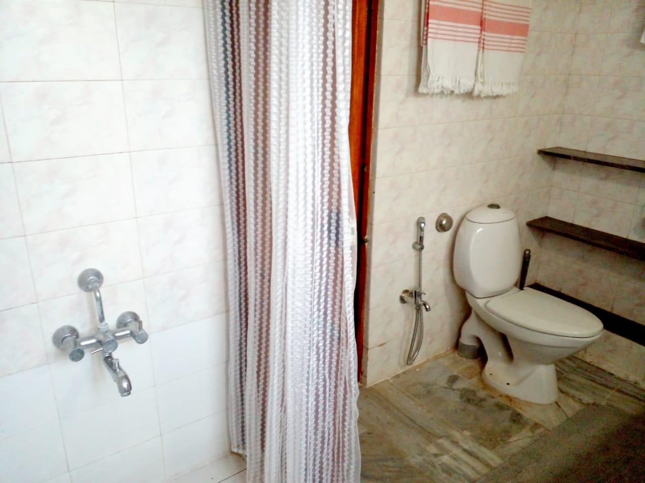 The Blue Whale - funky 3-room apartment in Pondy - Tap to explore photos