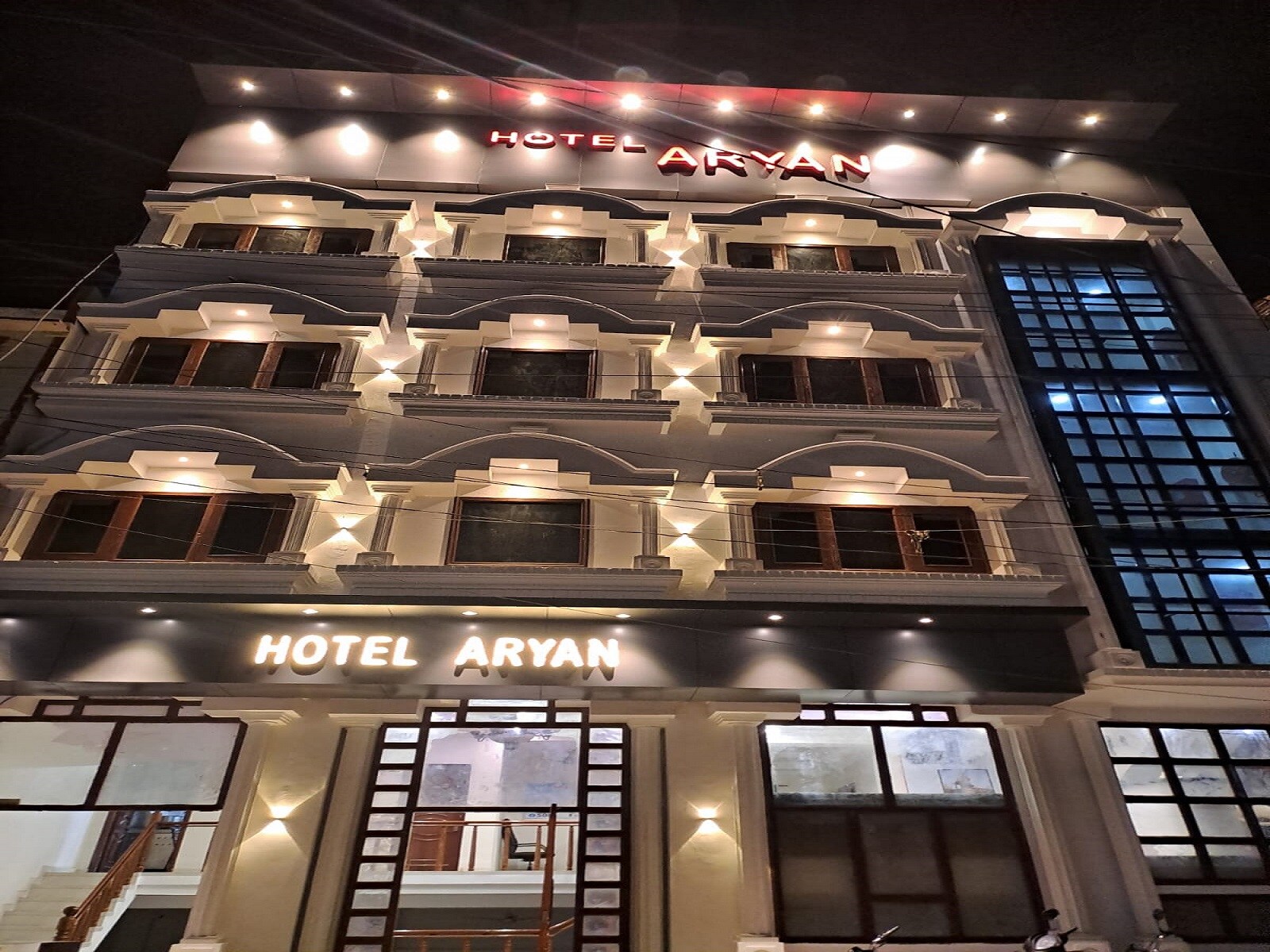 Hotel Aryan and Chaturvedi Restaurant - Tap to explore photos