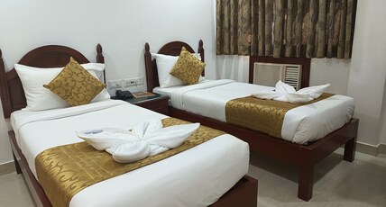 HOTEL MONSOON PALACE Room Type - Twin Bed Deluxe Room