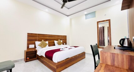 Hotel Hitam Rishikesh 2Min Walk to Parmarth Niketan Aashram, Vanprastha Aashram Room Type - Superior Room Hotel Hitam Rishikesh 2Min Walk to Parmarth Niketan Aashram, Vanprastha Aashram Room Type - Superior Room