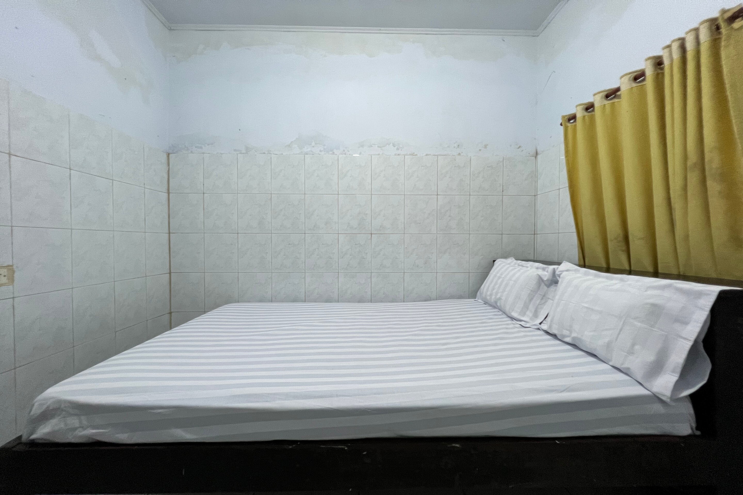 Hotel O Guest House Akbarrinna - Tap to explore photos