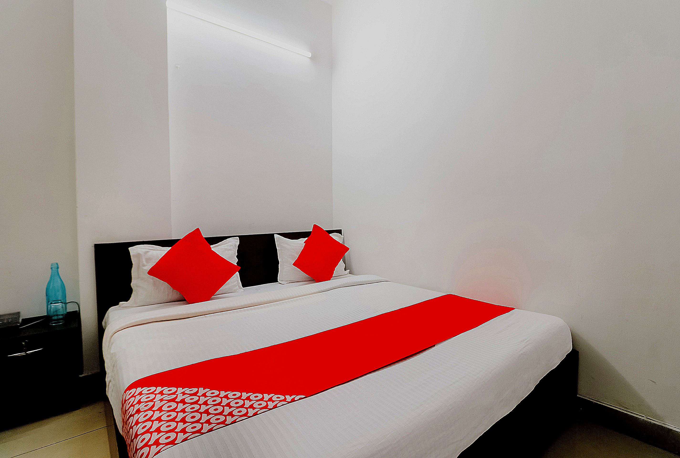 Hotel O by OYO Safe Stay - Tap to explore photos