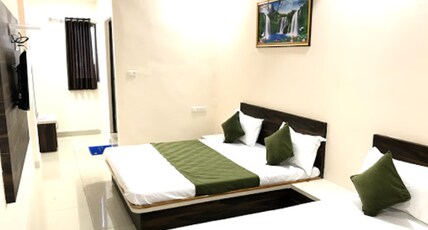 Hotel Rest Inn Room Type - Deluxe Three Bed Family Room