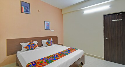 FabHotel Aashray - Raheja Mindspace, Madhapur Room Type - Deluxe Room