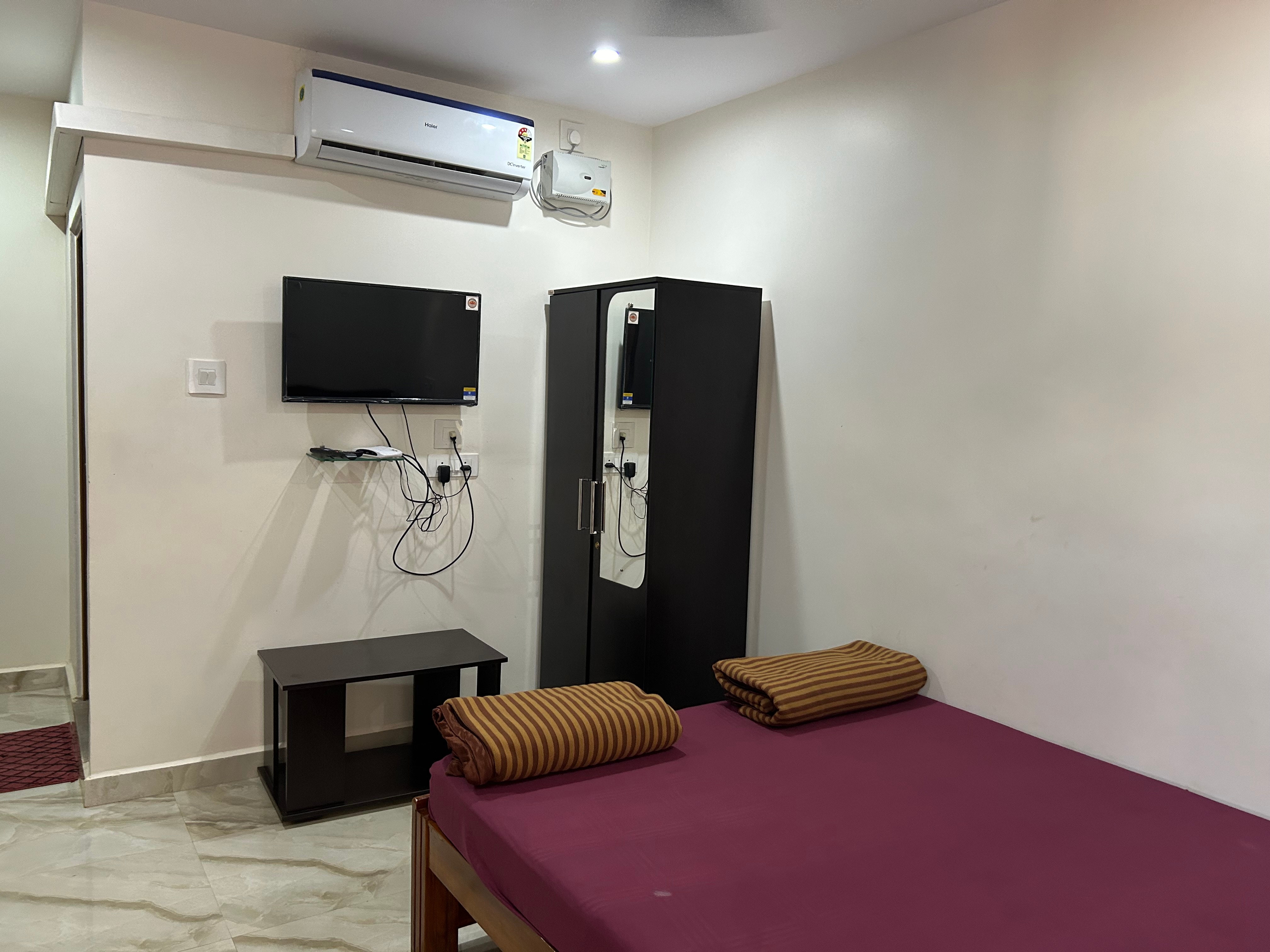 Mandara Boarding and Lodging - Tap to explore photos