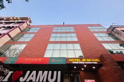 Hotel J P Grand