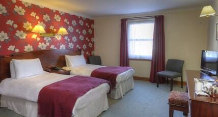 Best Western The Crianlarich Hotel Room Type - 2 Single Beds, Mountain View, Non-Smoking