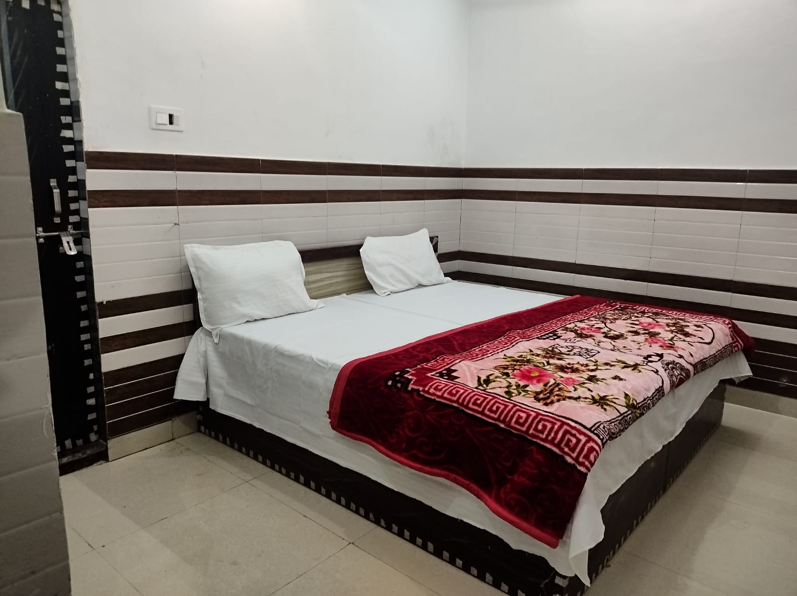 Shri Gopinath Homestay - Tap to explore photos