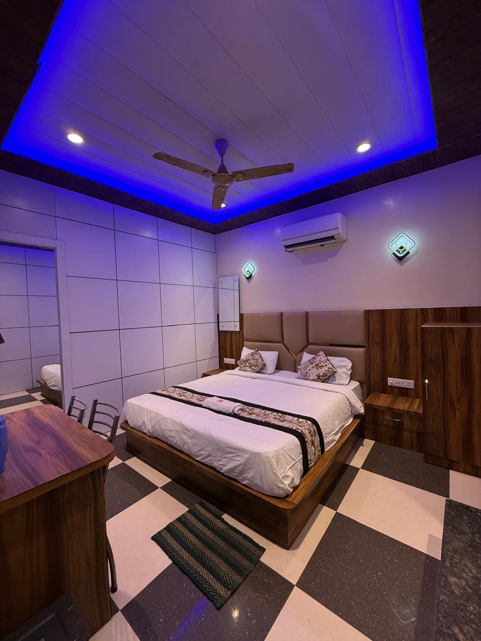 Hotel Kamla Palace - Tap to explore photos