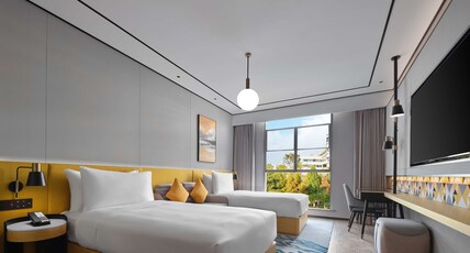 Hilton Garden Inn Kunming Dianchi Room Type - TWIN GUEST RM MOUNTAIN VW