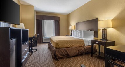 BEST WESTERN BASTROP PINES INN Room Type - Accessible - 1 King, Mobility Accessible, Communication Assistance, Roll In Shower, Microwave And Re BEST WESTERN BASTROP PINES INN Room Type - Accessible - 1 King, Mobility Accessible, Communication Assistance, Roll In Shower, Microwave And Re