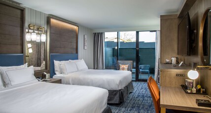 DoubleTree by Hilton Hot Springs Room Type - 2 QUEEN GROUND FLR PATIO
