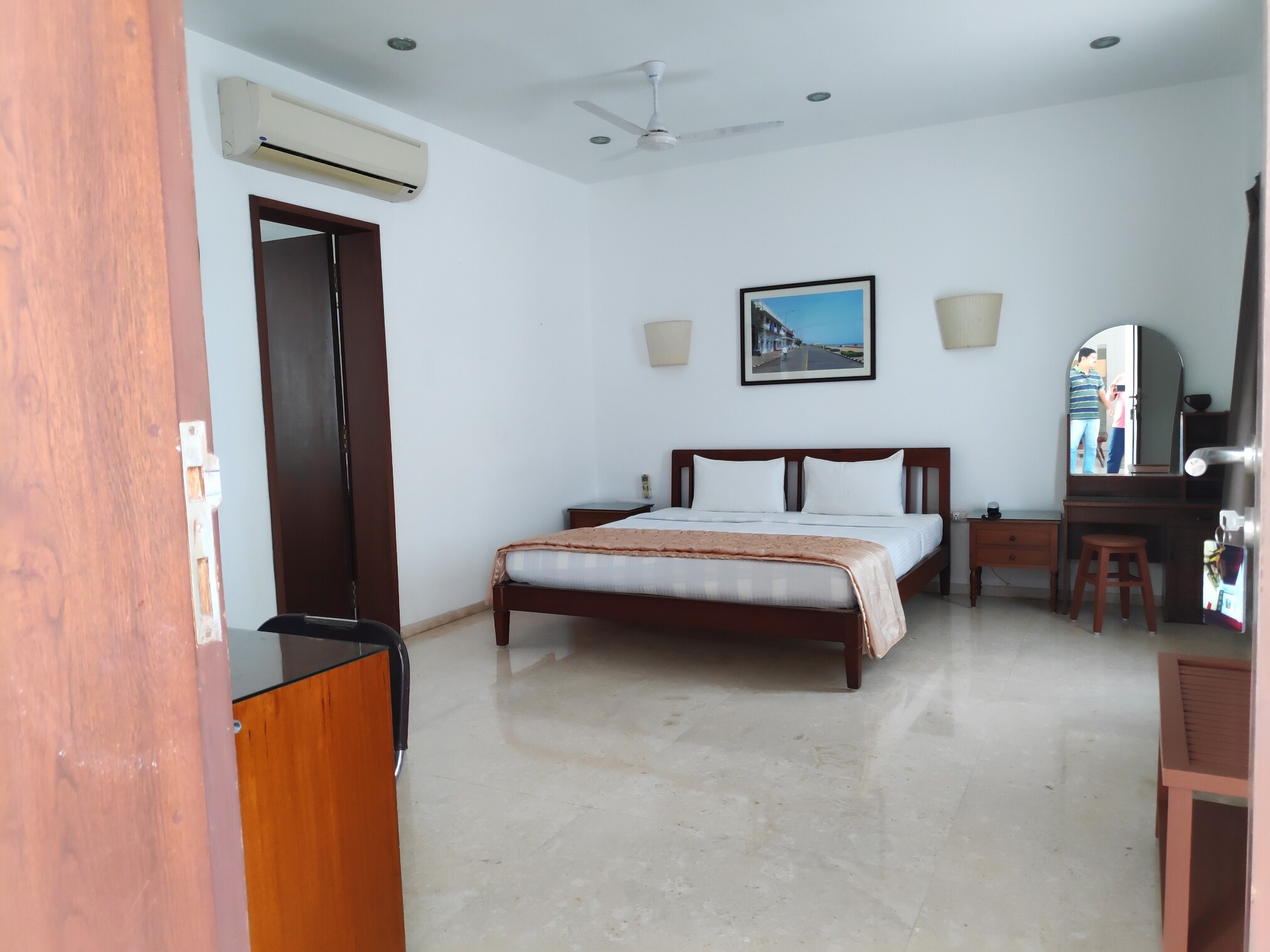 Sakthi Guest House - Tap to explore photos