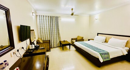 HOTEL YUVRAJ DX Room Type - Deluxe King