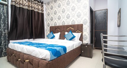 Green Snapper Kamla Nagar Room Type - Deluxe AC Room with Free Wi-Fi