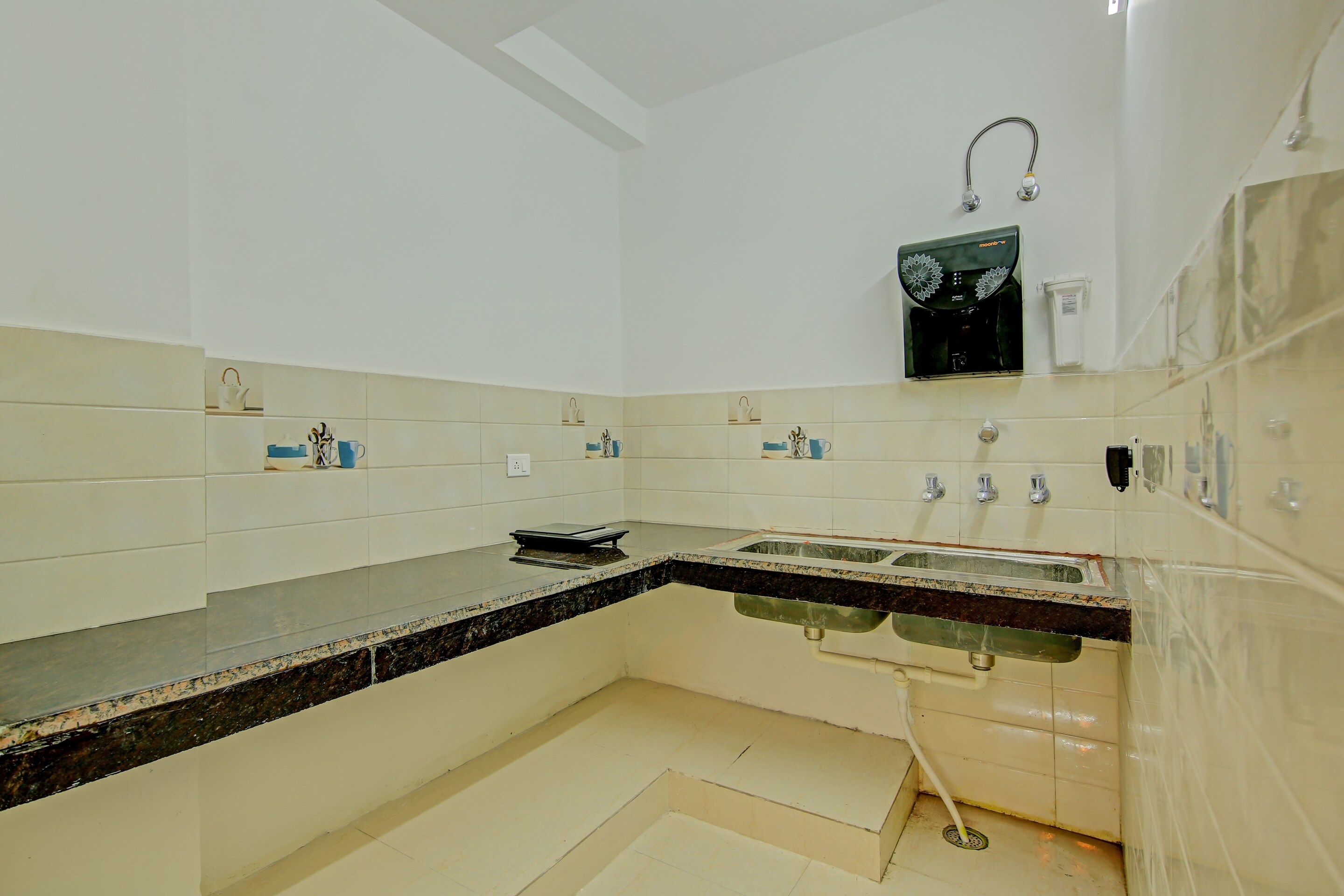 Newstar BnB - Tap to explore photos