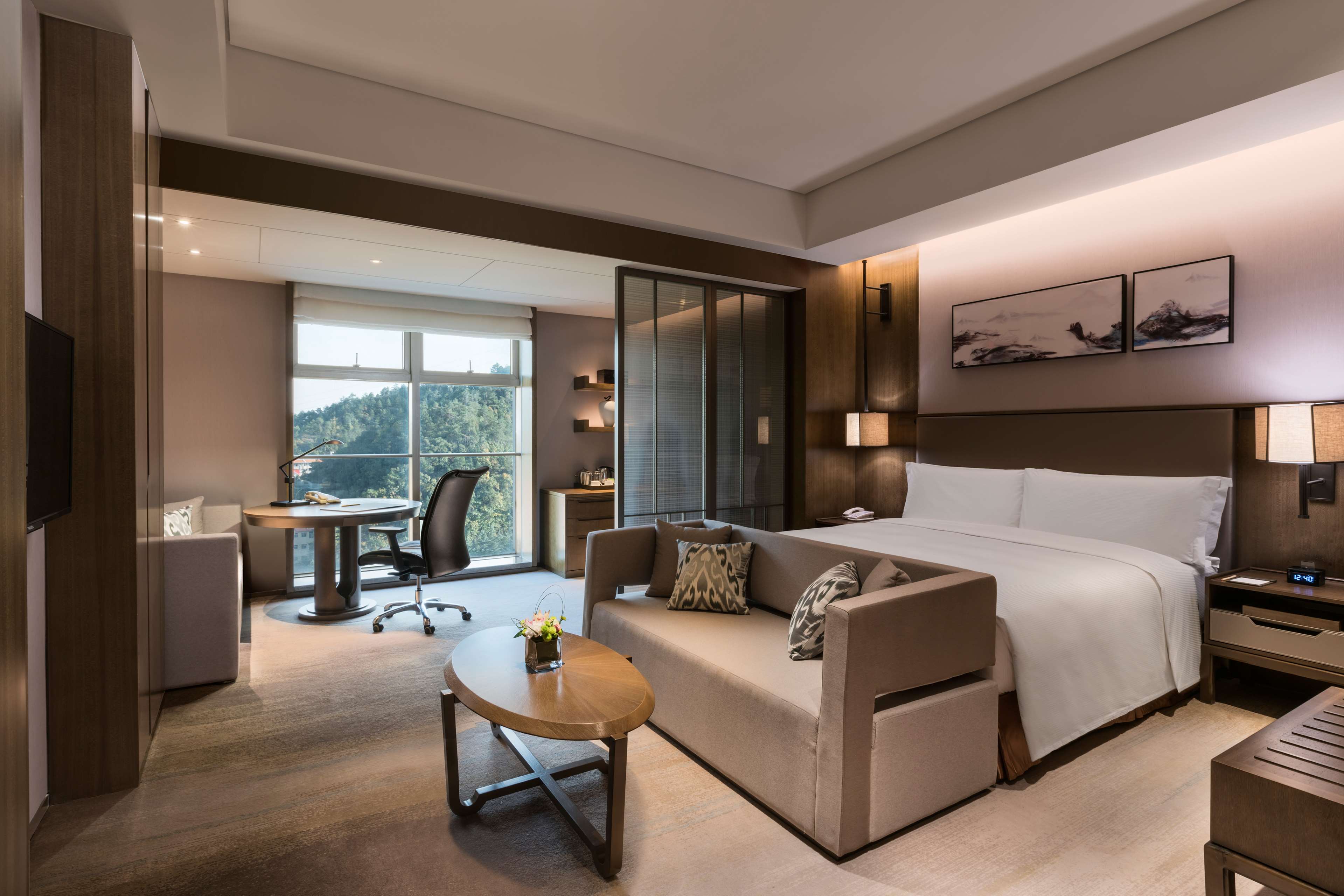 DoubleTree by Hilton Hotel Shiyan - Tap to explore photos