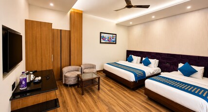 Dee Park View Room Type - Newly Renovated Triple Bed Room
