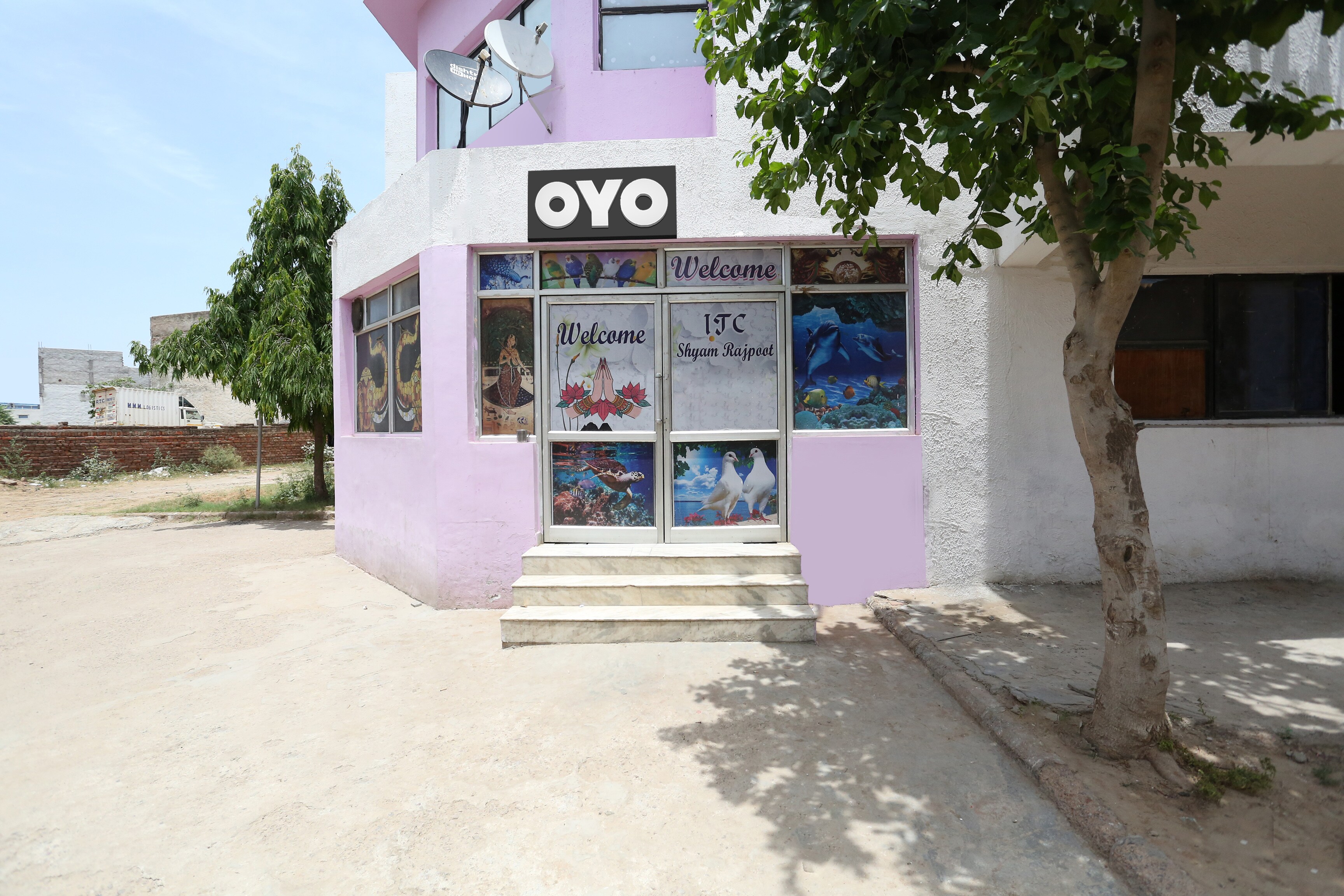 Collection O Itc - Tap to explore photos