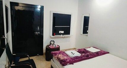 Hanuman Ji Guest house Room Type - Deluxe Room 103