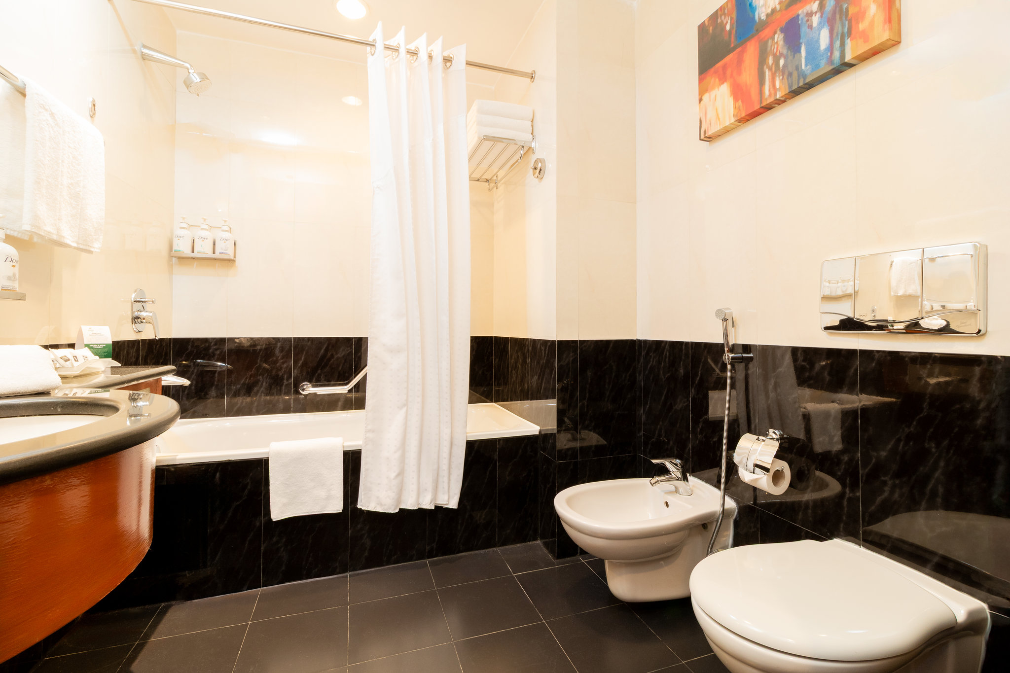 Holiday Inn Suites Kuwait Salmiya - Tap to explore photos