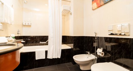 Holiday Inn Suites Kuwait Salmiya Room Type - 2 Bedroom Suite 1 King 2 Twin Seaview Lounge Access