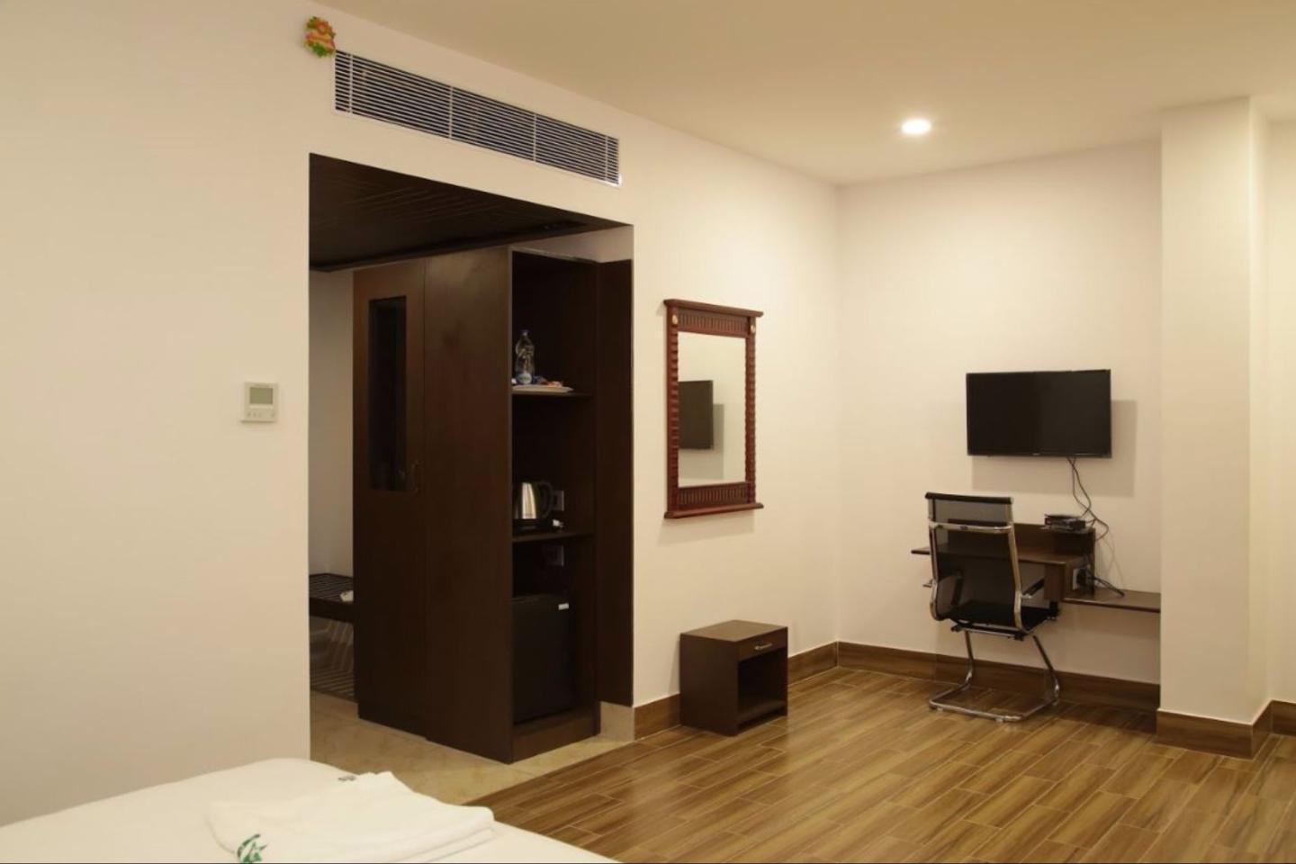 Hotel Shanthi Inn Grand - Tap to explore photos