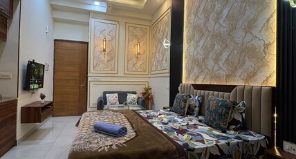 Cozy 1RK Near Metro| Couple Friendly Apartment Room Type - Bedroom