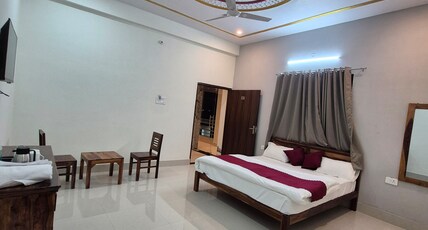 Hotel Om Sai Room Type - Standard Queen Bed with Balcony