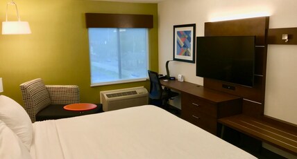 Holiday Inn Express Fishkill Room Type - 1 King Standard Top Floor