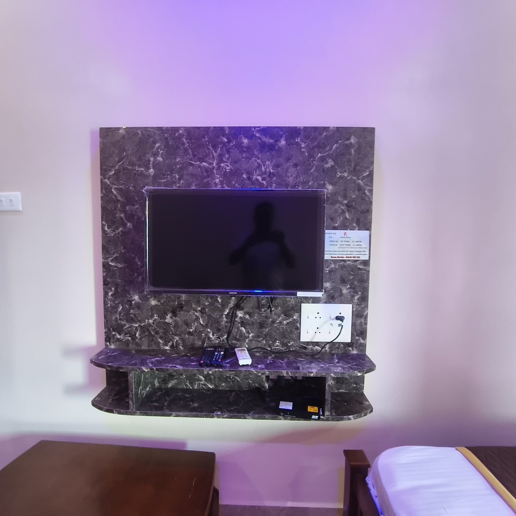 Hotel saran - Tap to explore photos