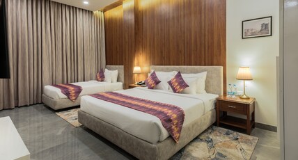 Comfort Inn Dhaliwals, Gurgaon Room Type - Family Suite room with Bathtub Comfort Inn Dhaliwals, Gurgaon Room Type - Family Suite room with Bathtub