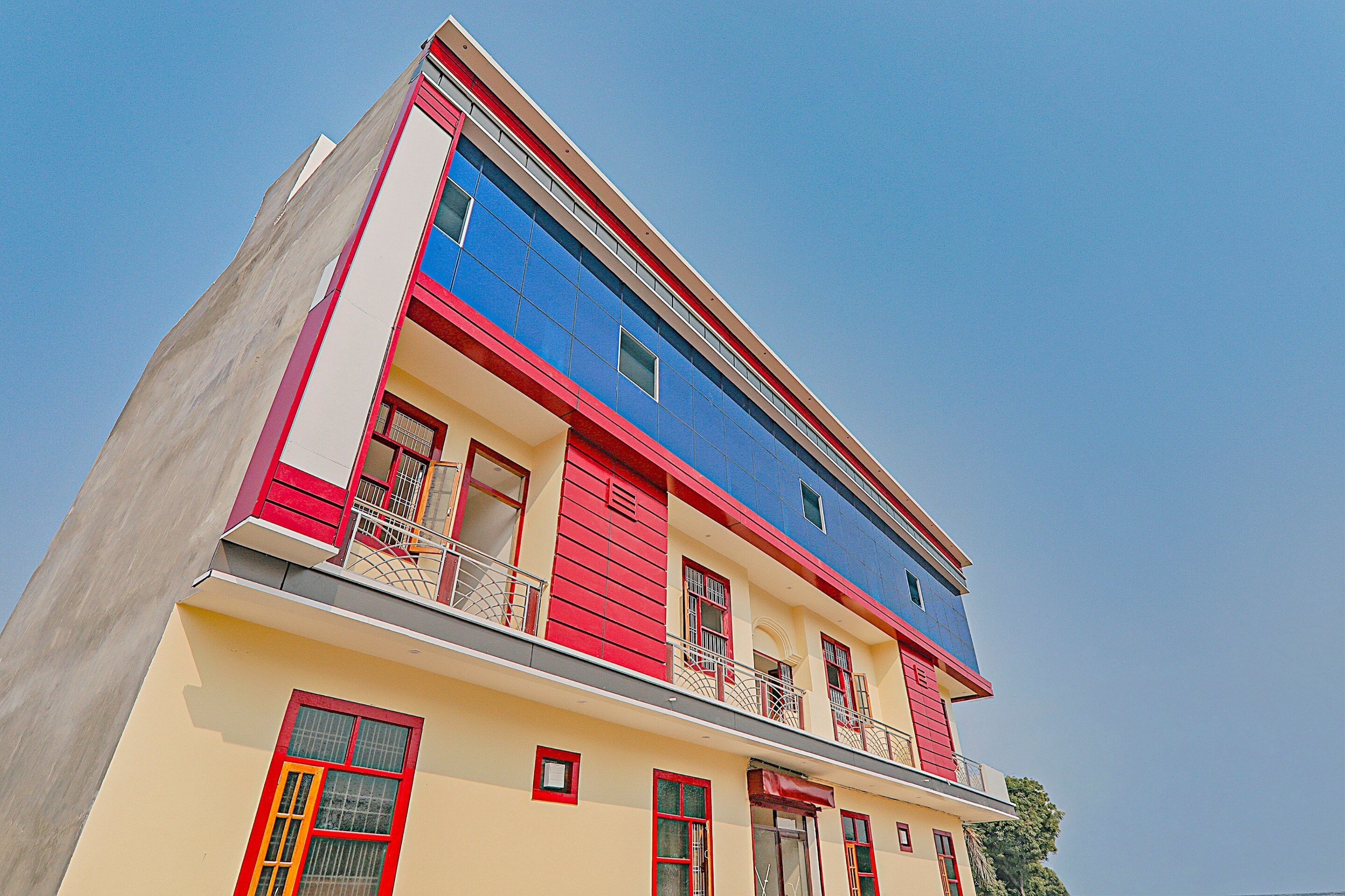 Hotel O Ss Crown - Tap to explore photos