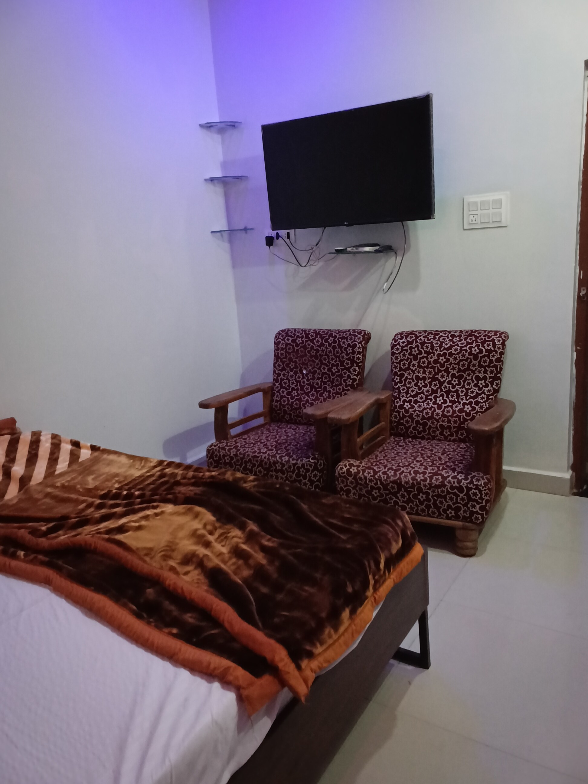 THE AARYAN VATIKA HOMESTAY MAIHAR - Tap to explore photos