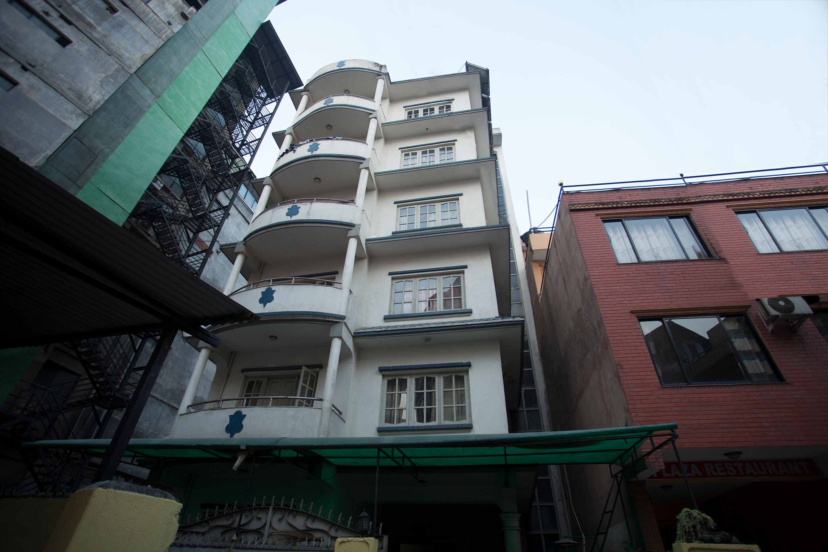 OYO 381 Hotel Pashupati Plaza - Tap to explore photos