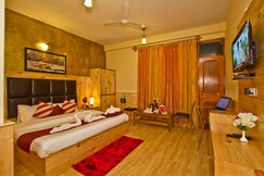 New Harmony Inn - 5 mins drive from Volvo Stand