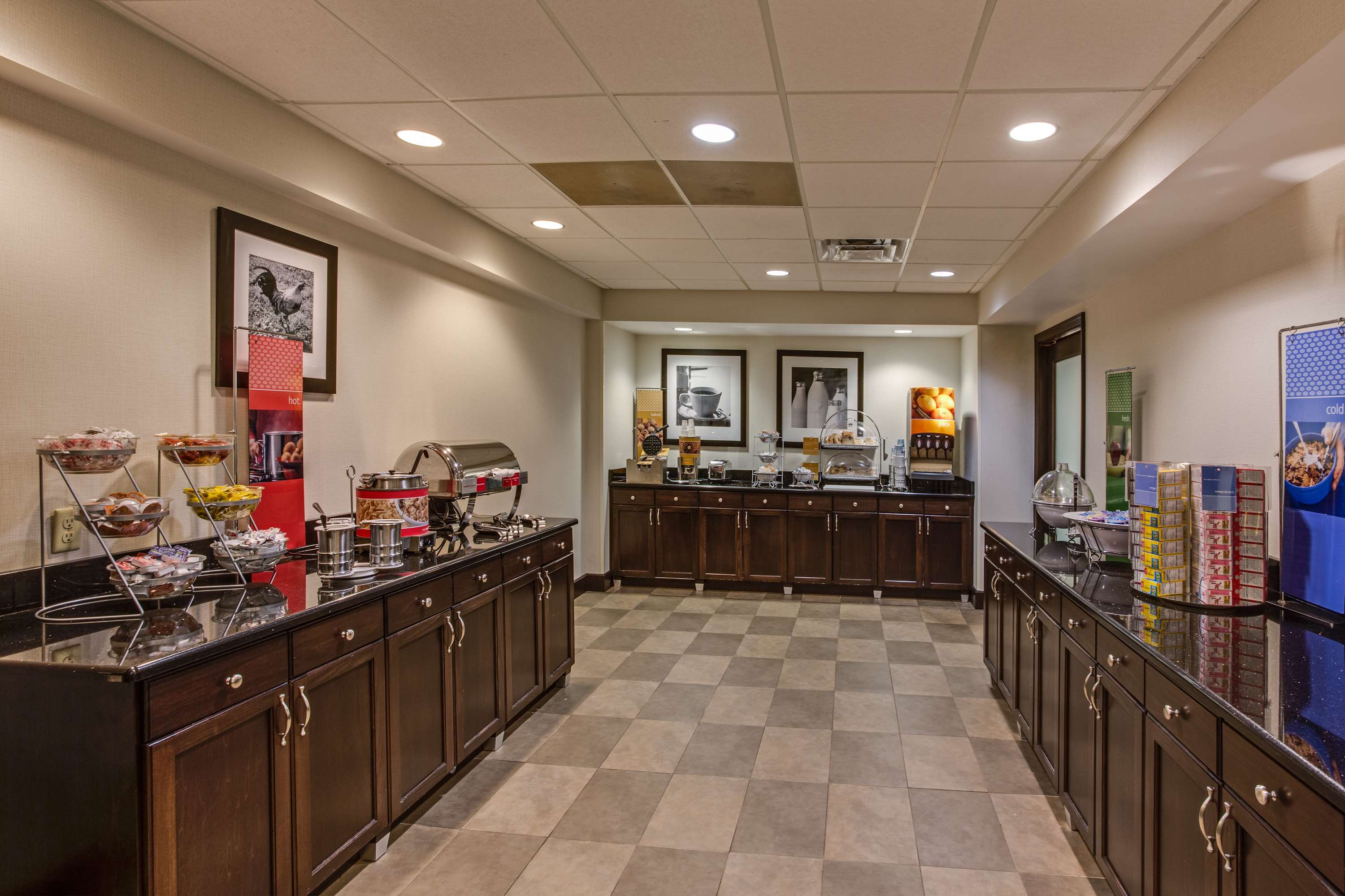Hampton Inn by Hilton Clearfield - Tap to explore photos