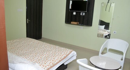 HOTEL ISHWAR RESIDENCY Room Type - Deluxe AC Room